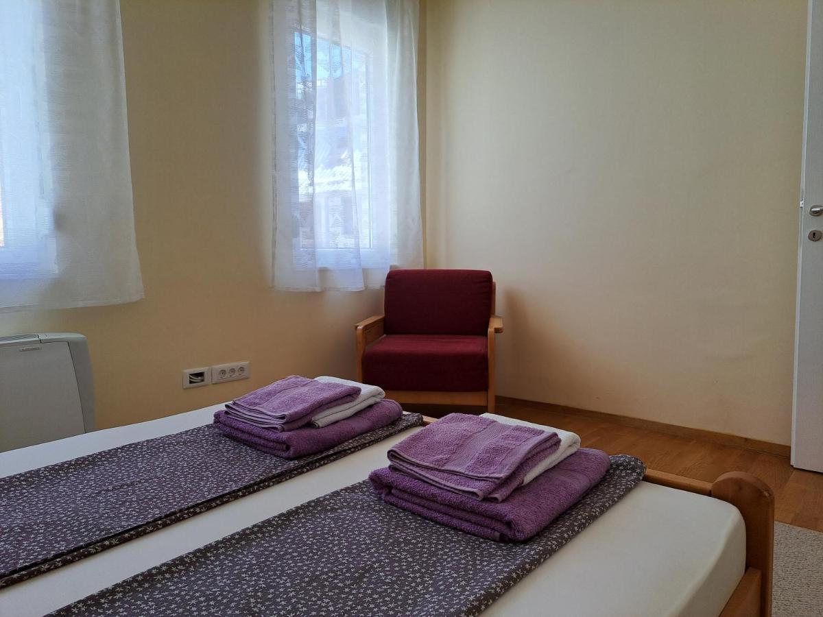 Bright Top Floor Apartment With Free Parking Szkopje Kültér fotó