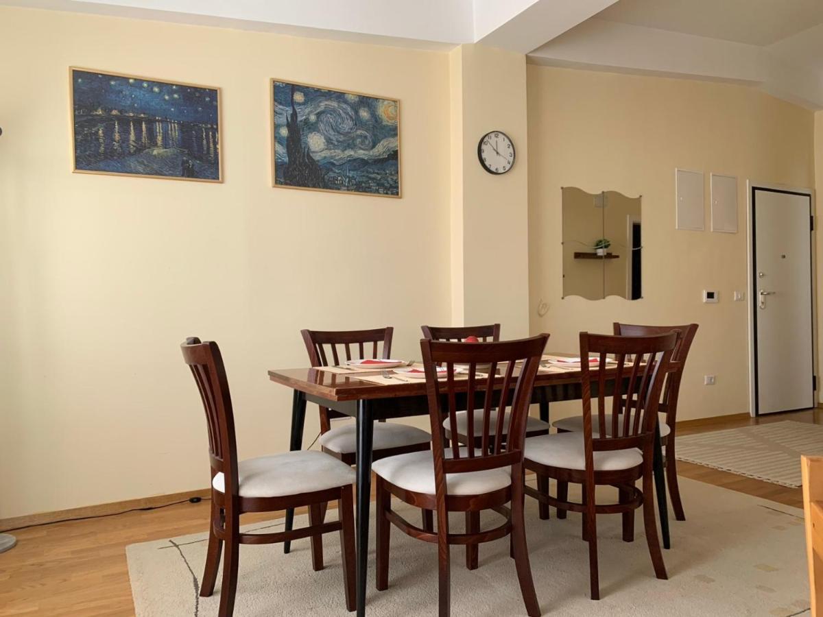 Bright Top Floor Apartment With Free Parking Szkopje Kültér fotó